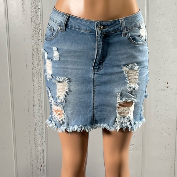 * Forever 21 Women's  Distressed Ripped Denim Mini Skirt Sz 30 - Picture 16 of 17